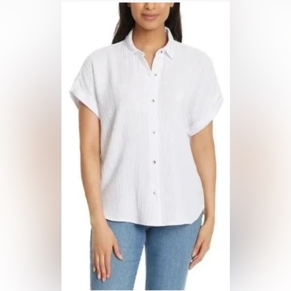 Jessica Simpson Tops - Jessica Simpson Classic White Button-Down Shirt